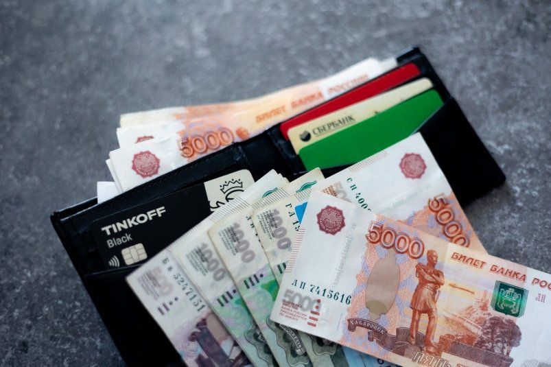 Эти льготники останутся без денег уже в следующем месяце — какое пособие "поставят на стоп"