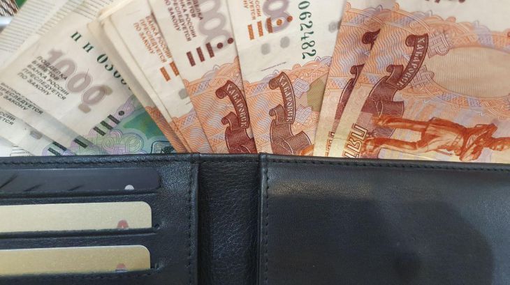 Выбросите это срочно: как одна вещь в кошельке тайно крадет ваши деньги каждый день