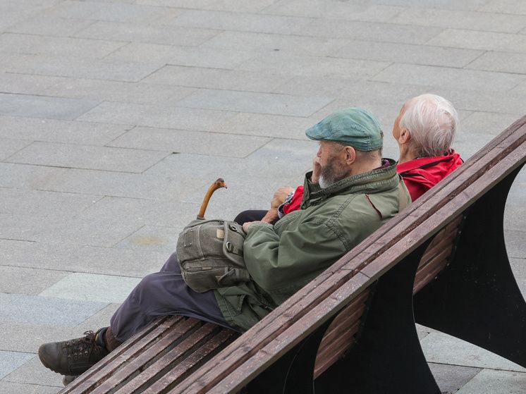 На пенсии за работой: почему пожилые россияне выбирают активность