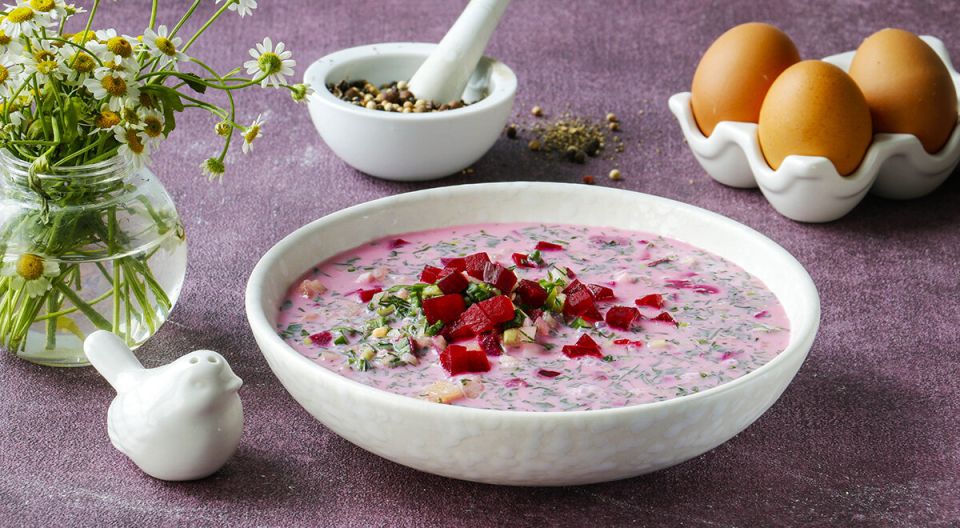 Пока жара, на столе — окрошка со свеклой: легкий и освежающий летний рецепт