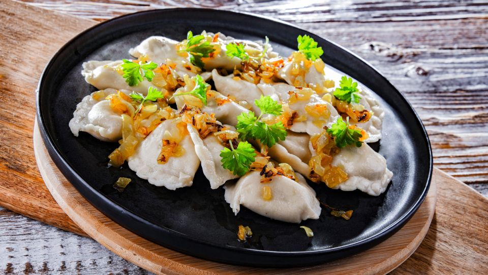 Надоевшую картошку в варениках затмит начинка с грибами: пресно точно не будет