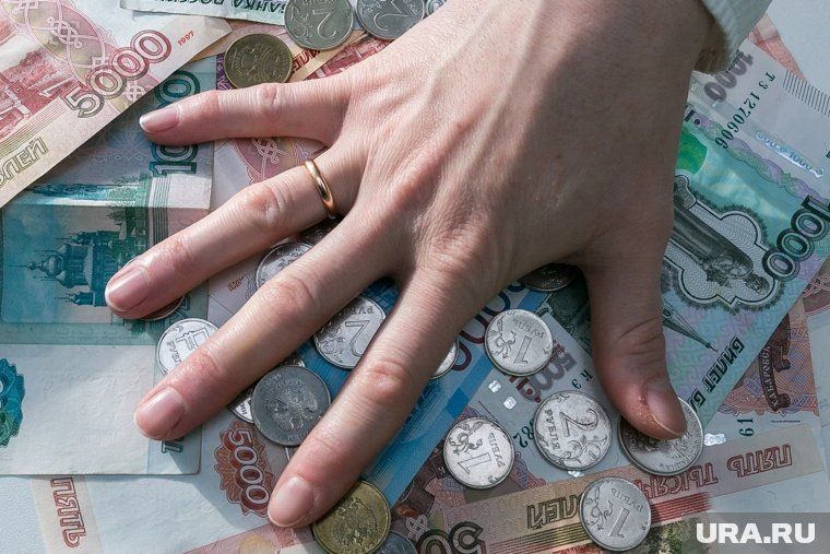 Сколько пенсионных баллов начисляют за зарплату в 200 тысяч рублей?