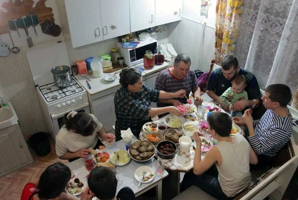 Как родственники могут стать гарантом долгов: что нужно знать