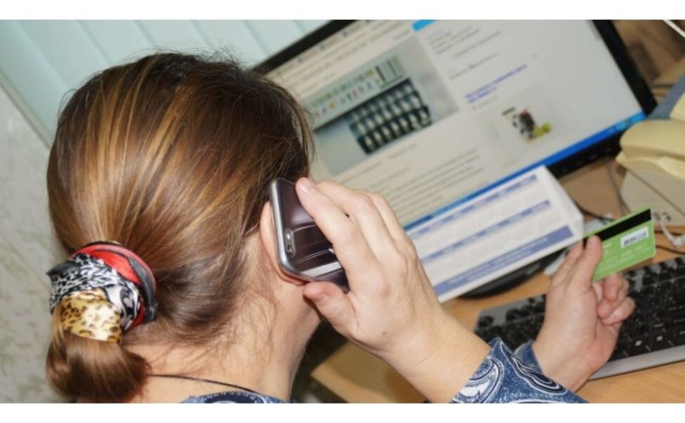 Пенсионерка потеряла все сбережения из-за мошенников и судится с банком