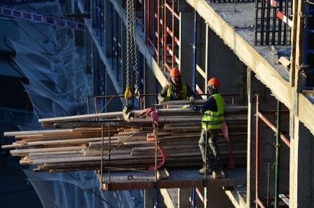 Госдума рассматривает временный мораторий на строительство многоэтажек в проблемных регионах