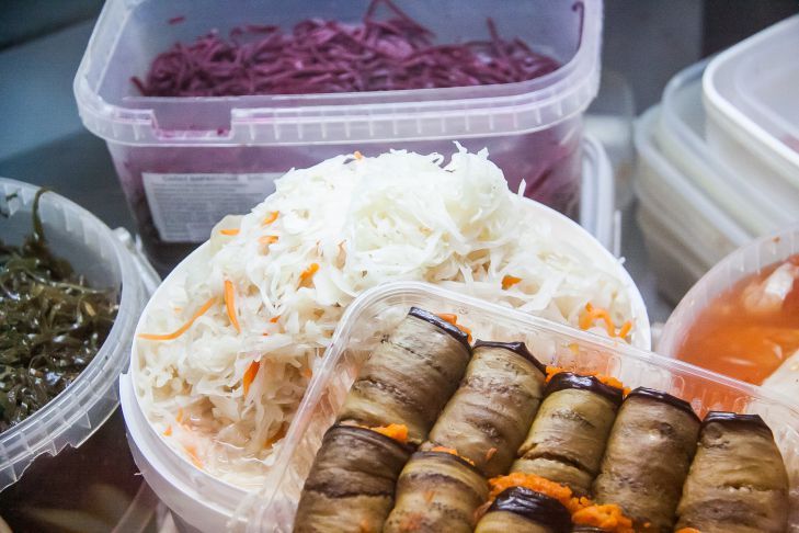 Выбросьте эти продукты, если не хотите отравиться: их точно нельзя есть просроченными