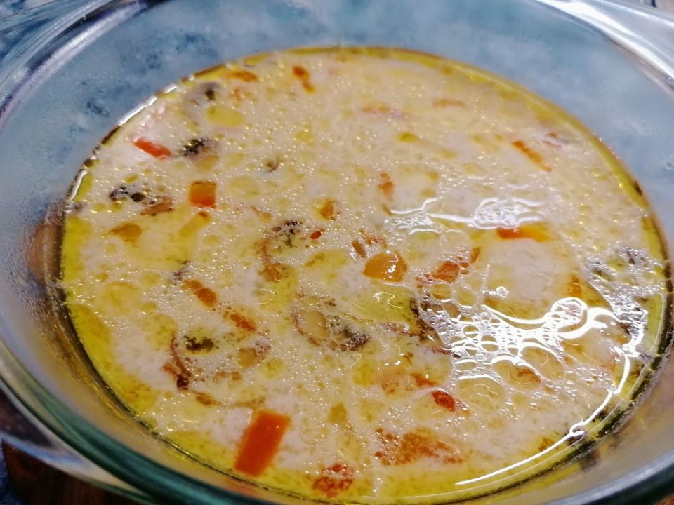 Грибной суп с сыром: уютный аромат и секретный ингредиент на вашей кухне