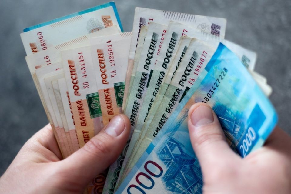 Социальные выплаты: как повышение МРОТ изменит жизнь россиян