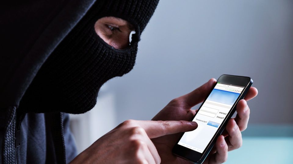 Мошенники на связи: как они обманывают через SMS и как не стать жертвой