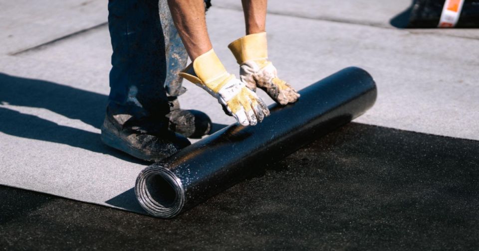 Как преобразить битумную кровлю многоквартирного дома: руководство по использованию полимерных мембран