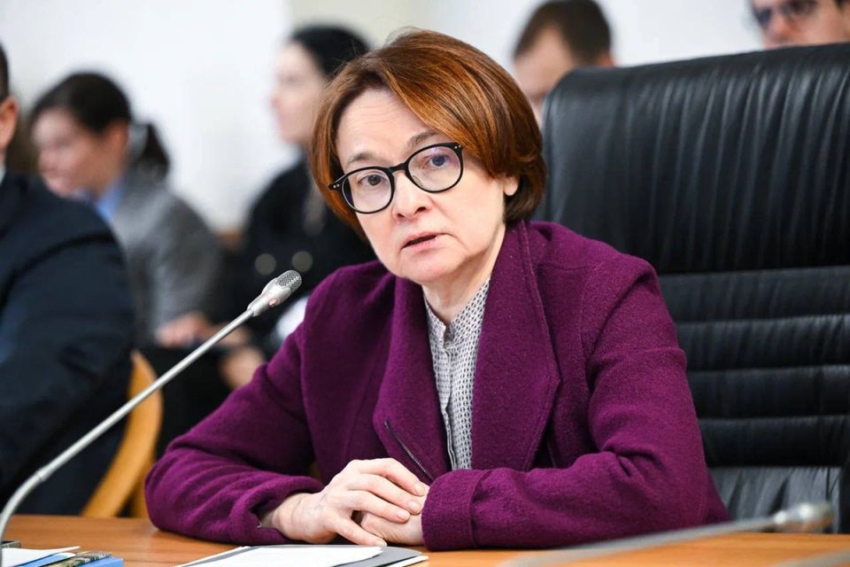 Дизайн как язык власти: как стиль Эльвиры Набиуллиной привлекает внимание публики