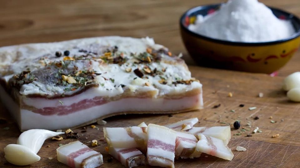 Как домашняя засолка сала с бабушкиным рецептом дарит неповторимый вкус и аромат