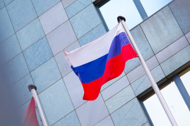 Фадеев назвал ковидные ограничения комичными