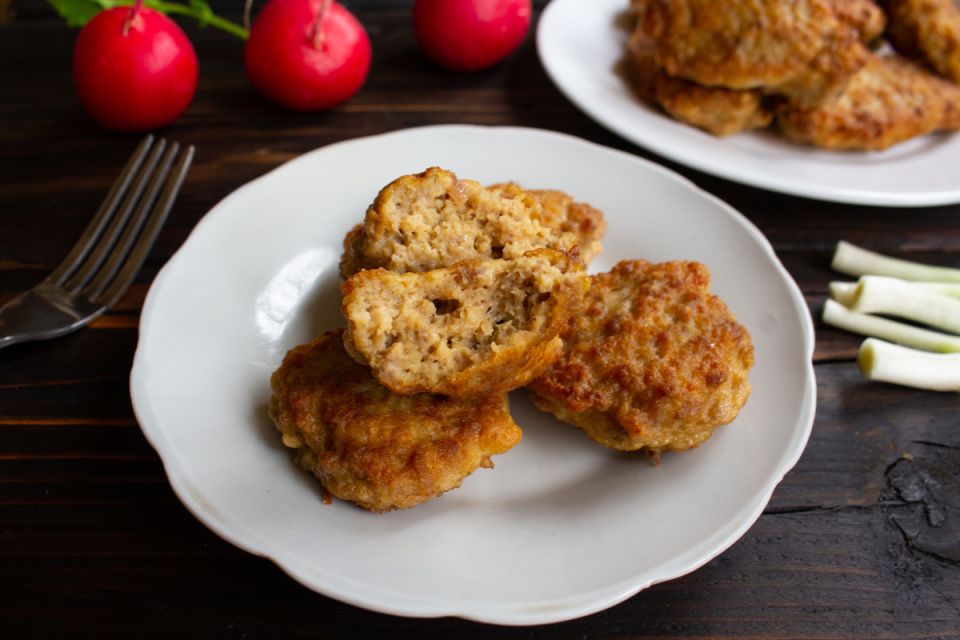 Вкусные мясные оладьи: быстро, просто и без хлопот