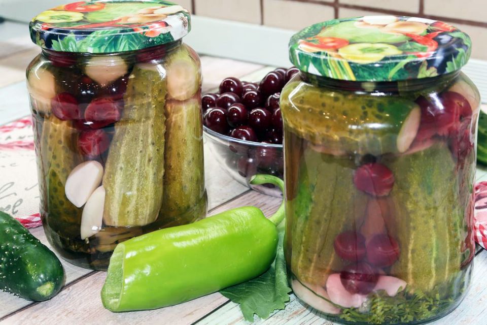 Как вишня превращает маринованные огурцы в настоящую кулинарную изюминку