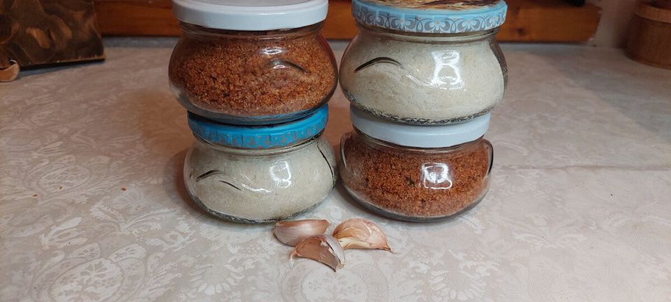 Сохранение урожая чеснока: два простых рецепта