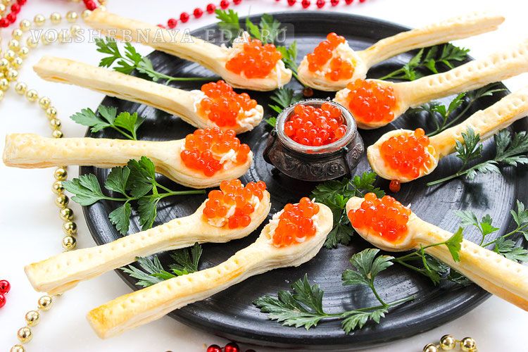 Съедобные ложки с красной икрой: оригинальная закуска для вашего стола