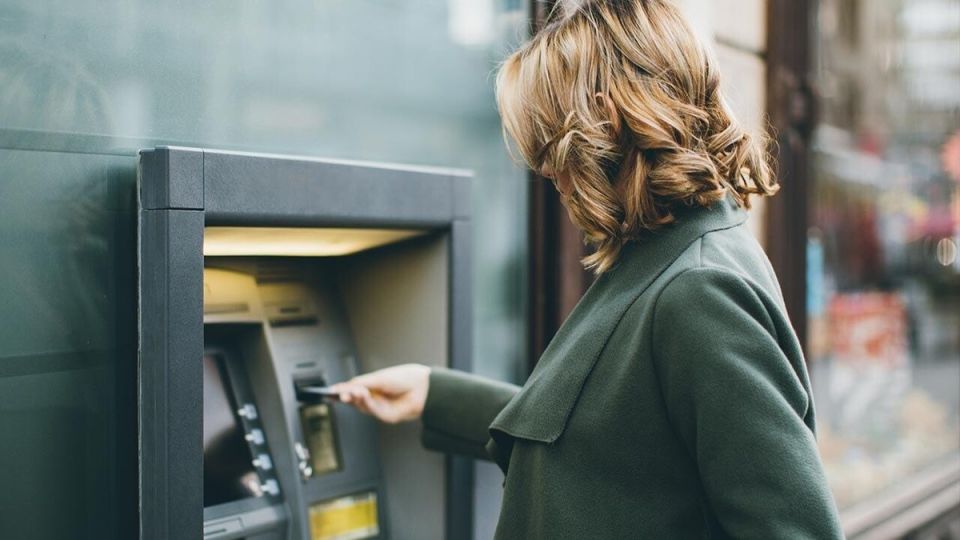 Паника вокруг обналичивания: развеиваем мифы о безопасности финансов