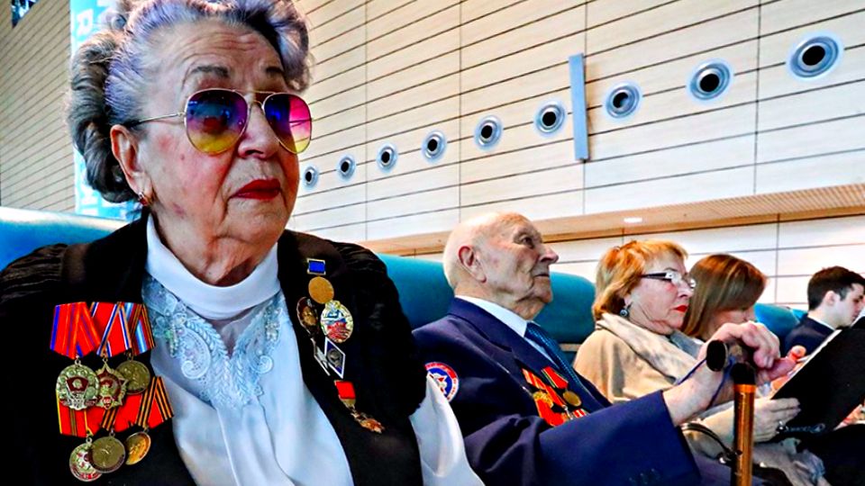 Как ветеранам труда не упустить положенные льготы: полезные советы