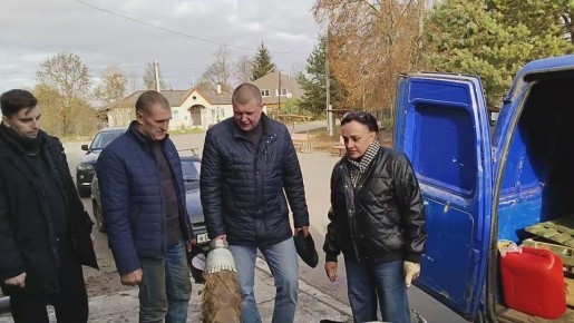 Вице-председатель Новгородской облдумы Ольга Борисова привезла части американских ракет, которые были сбиты российскими ПВО, сообщает пресс-служба думы в своём Telegram-канале