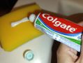 Неожиданные способности зубной пасты: как она может стать верным помощником в домашней уборке