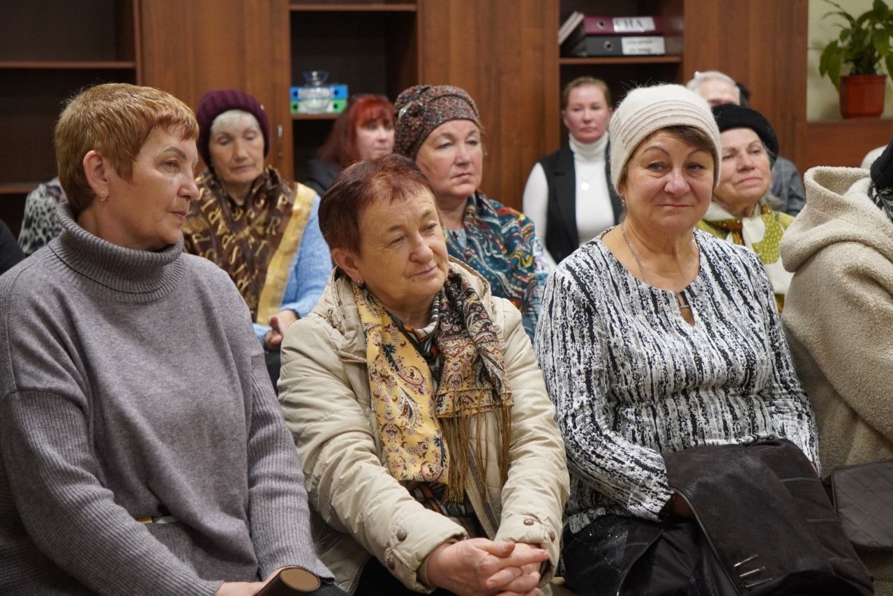 Александр Розбаум: Уважаемые Новгородцы!. Сегодня вечером, вместе с министром здравоохранения Новгородской области Валерием Николаевичем Яковлевым встретились с жителями микрорайона нашего города Деревяницы Обсудили вопросы... Александр Розбаум: Уважаемые Новгородцы!. Сегодня вечером, вместе с министром здравоохранения Новгородской области Валерием Николаевичем Яковлевым встретились с жителями микрорайона нашего города Деревяницы Обсудили вопросы...