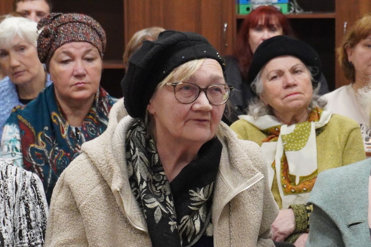 Александр Розбаум: Уважаемые Новгородцы!. Сегодня вечером, вместе с министром здравоохранения Новгородской области Валерием Николаевичем Яковлевым встретились с жителями микрорайона нашего города Деревяницы Обсудили вопросы... Александр Розбаум: Уважаемые Новгородцы!. Сегодня вечером, вместе с министром здравоохранения Новгородской области Валерием Николаевичем Яковлевым встретились с жителями микрорайона нашего города Деревяницы Обсудили вопросы...