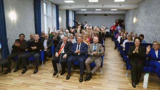 Александр Розбаум: Уважаемые Новгородцы!. Сегодня, в преддверии праздника, в торжественной обстановке поздравил работников АО «Автобусный парк» с Днём работника автомобильного и городского пассажирского транспорта