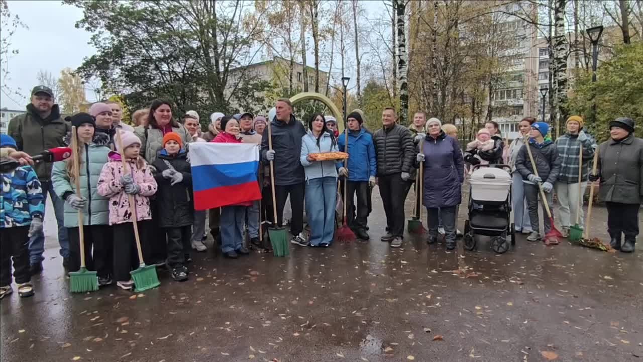 Александр Розбаум: Уважаемые Земляки!. Сегодня мы все вместе провели общегородской субботник Убрали мусор и листву с газонов и улиц, в парках и скверах, придомовых и общественных территорий