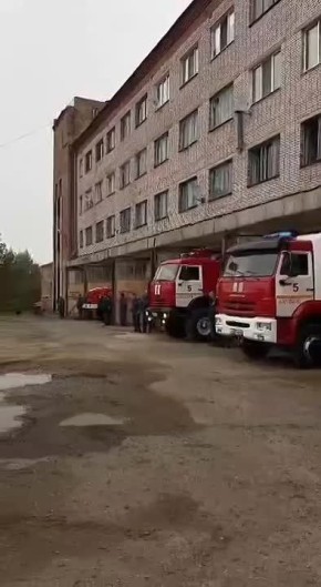 «Смыли сажу и копоть»: в Боровичах на заслуженный отдых проводили сотрудника МЧС с 18-летним стажем