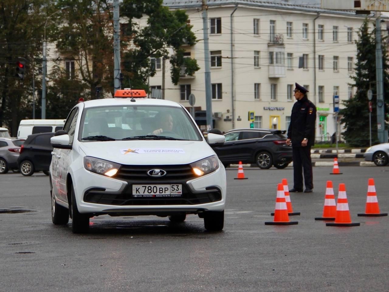 Александр Дронов поздравил работников автомобильного и городского пассажирского транспорта с их профессиональным праздником