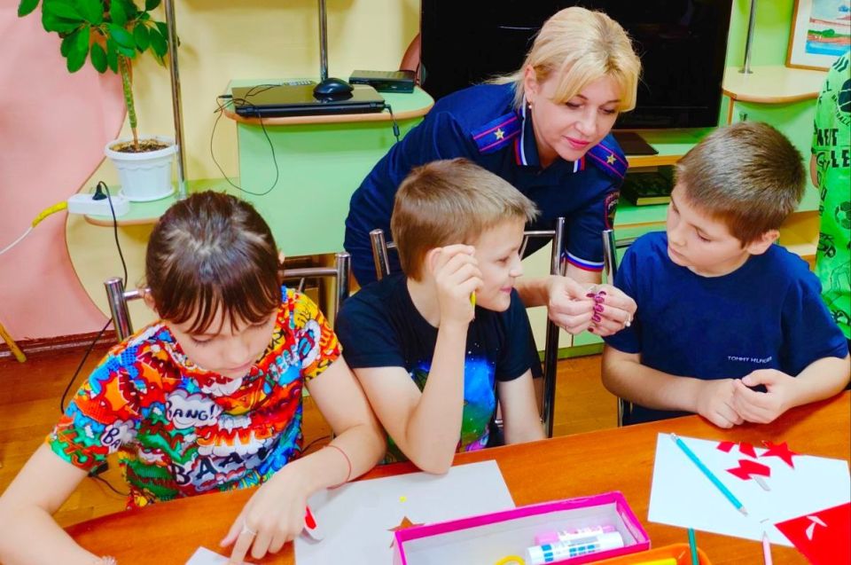 Открытый урок при участии сотрудников Госавтоинспекции, посвященный обучению детей правилам безопасности на дороге в статусе пешеходов, прошел для воспитанников школы-интерната Великого Новгорода в рамках проведения...