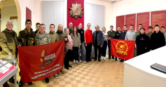 В Старой Руссе передали награду потомкам погибшего в 1943 году бойца