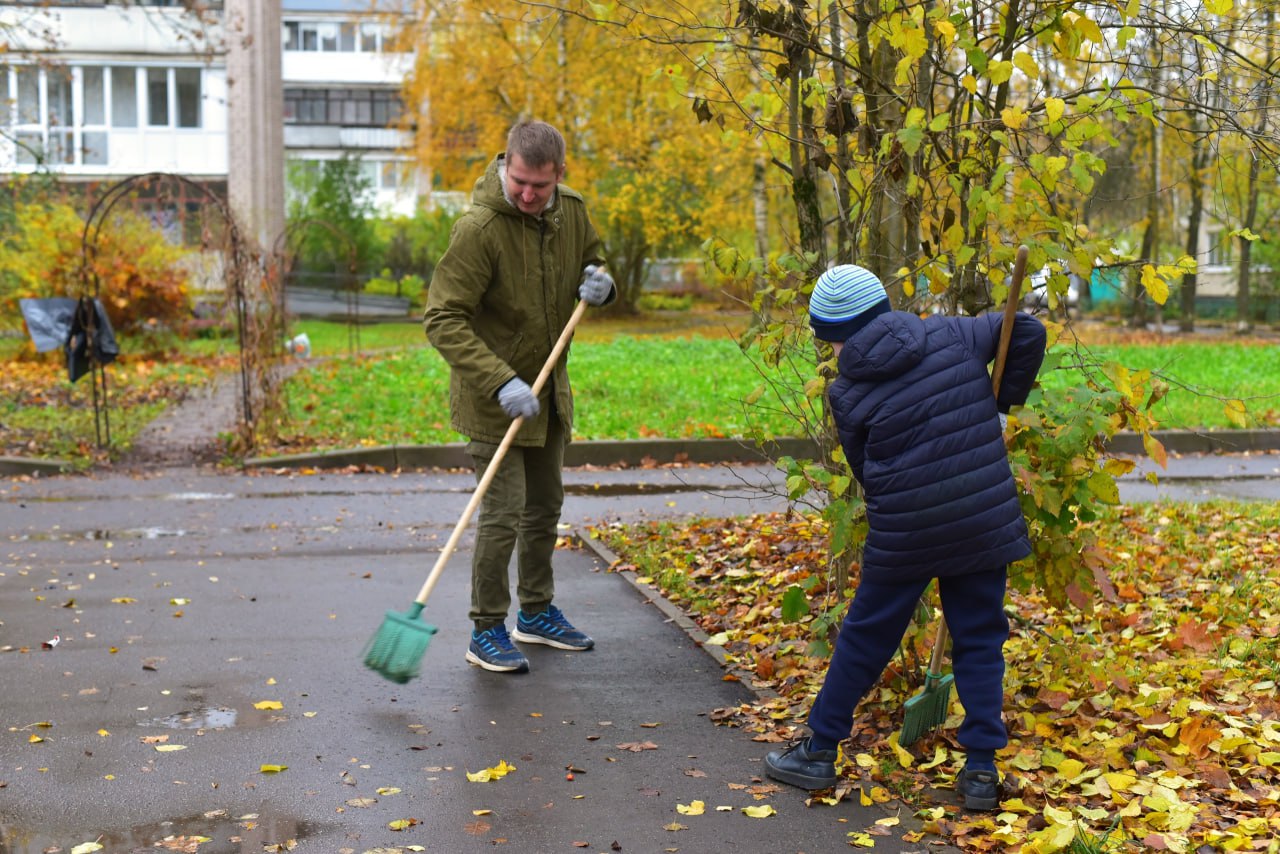 Новгородцы приняли участие в общегородском субботнике Новгородцы приняли участие в общегородском субботнике