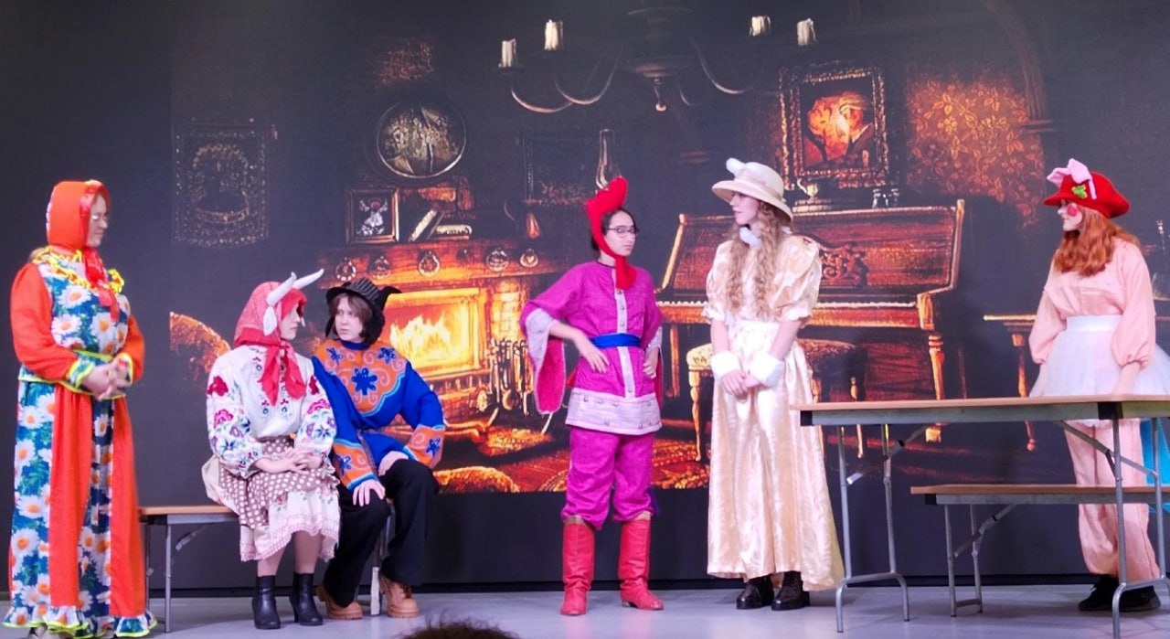 Школьники из посёлка Пола мечтают поставить настоящий спектакль