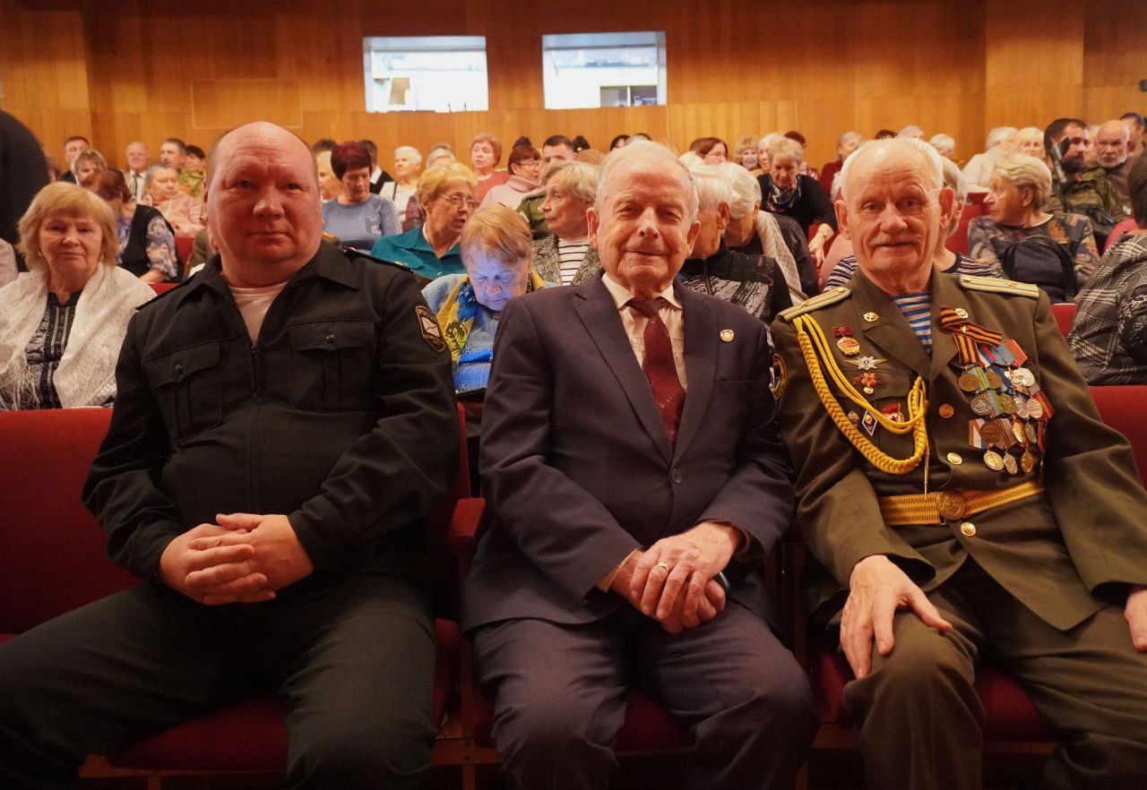 Александр Розбаум: Уважаемые Новгородцы!. Сегодня мы отмечаем памятную дату в истории нашего Великого Новгорода Александр Розбаум: Уважаемые Новгородцы!. Сегодня мы отмечаем памятную дату в истории нашего Великого Новгорода