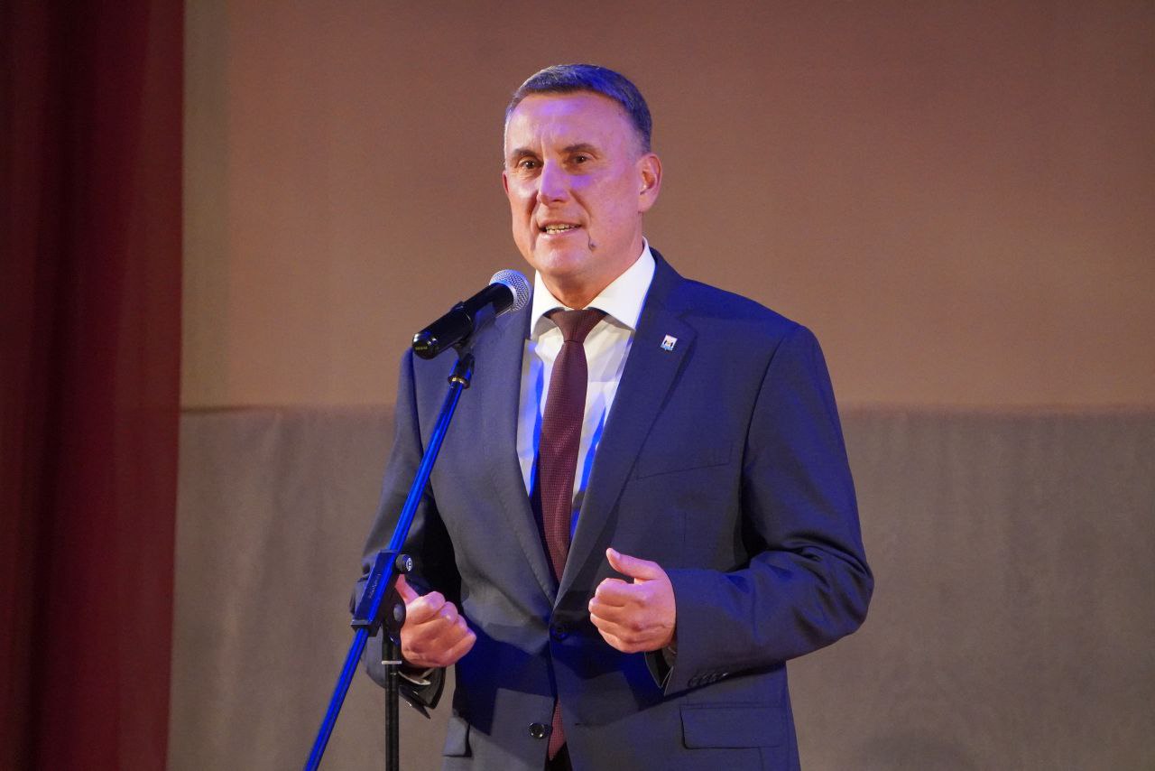 Александр Розбаум: Уважаемые Новгородцы!. Сегодня мы отмечаем памятную дату в истории нашего Великого Новгорода Александр Розбаум: Уважаемые Новгородцы!. Сегодня мы отмечаем памятную дату в истории нашего Великого Новгорода