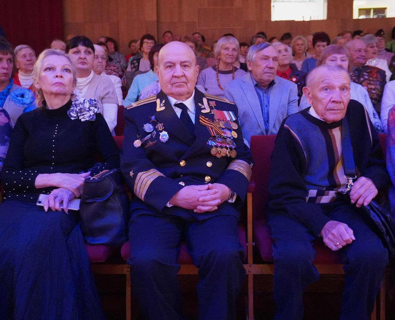 Александр Розбаум: Уважаемые Новгородцы!. Сегодня мы отмечаем памятную дату в истории нашего Великого Новгорода Александр Розбаум: Уважаемые Новгородцы!. Сегодня мы отмечаем памятную дату в истории нашего Великого Новгорода