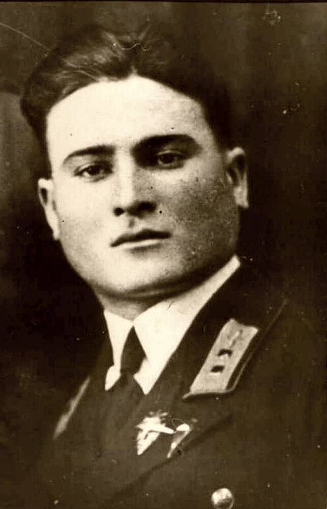 Он совершил два воздушных тарана в одном бою Он совершил два воздушных тарана в одном бою