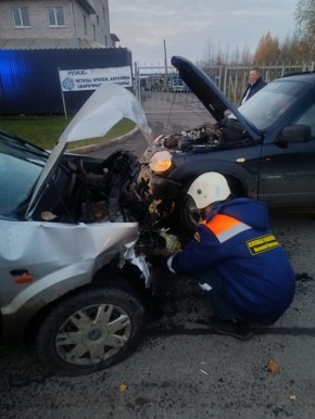 Два легковых автомобиля столкнулись в Великом Новгороде
