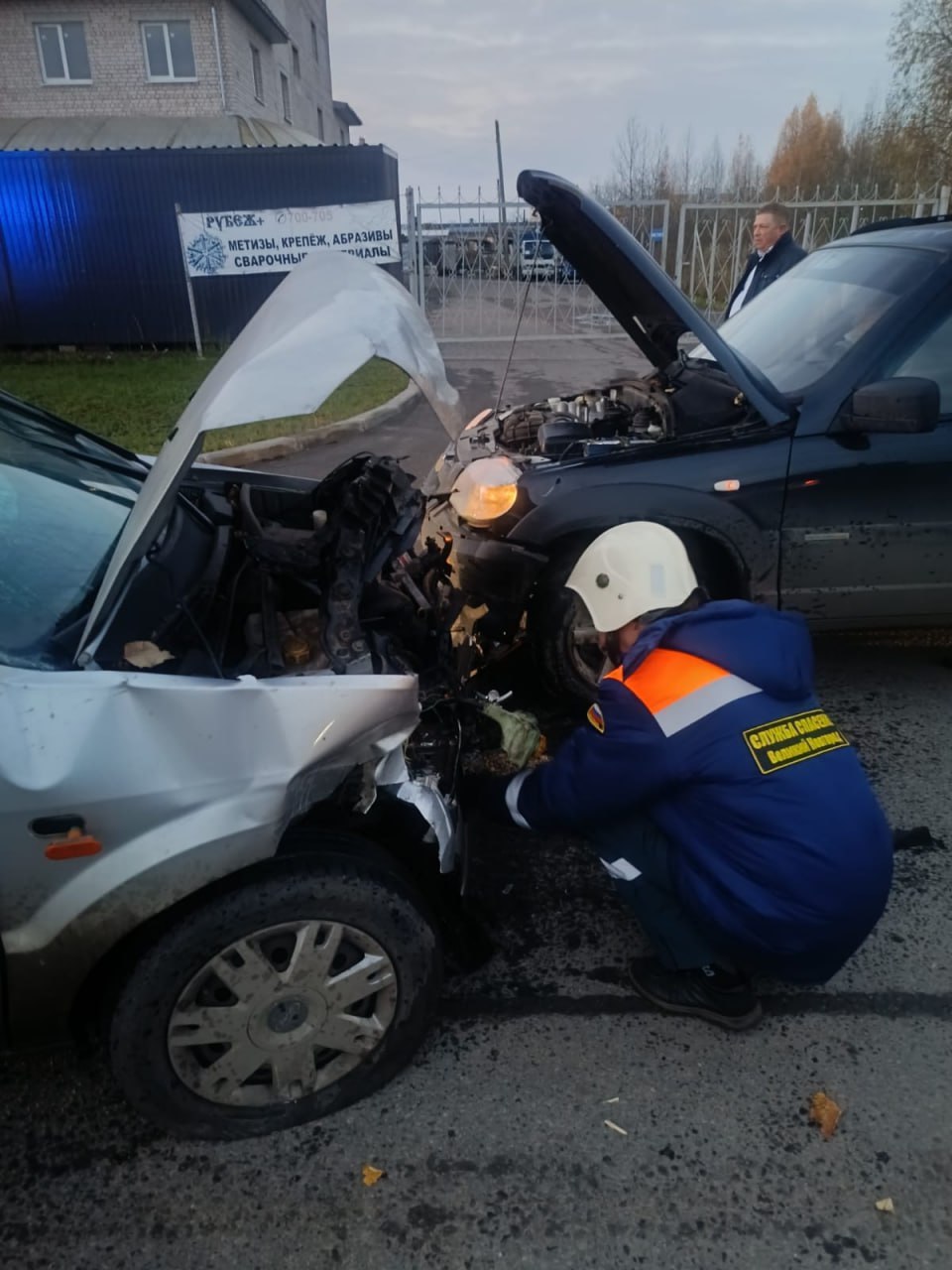 Два легковых автомобиля столкнулись в Великом Новгороде