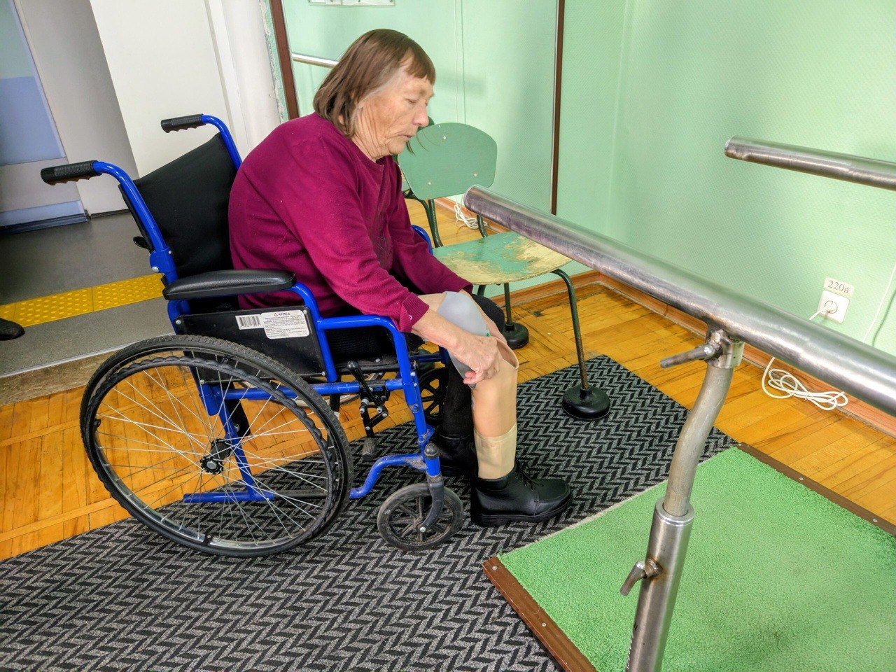 Маму погибшего бойца СВО из Новгородской области обеспечили современным протезом Маму погибшего бойца СВО из Новгородской области обеспечили современным протезом