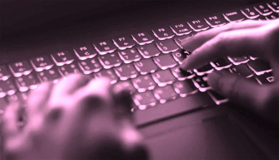 Студент тверского колледжа осуждён за обман новгородского стримера