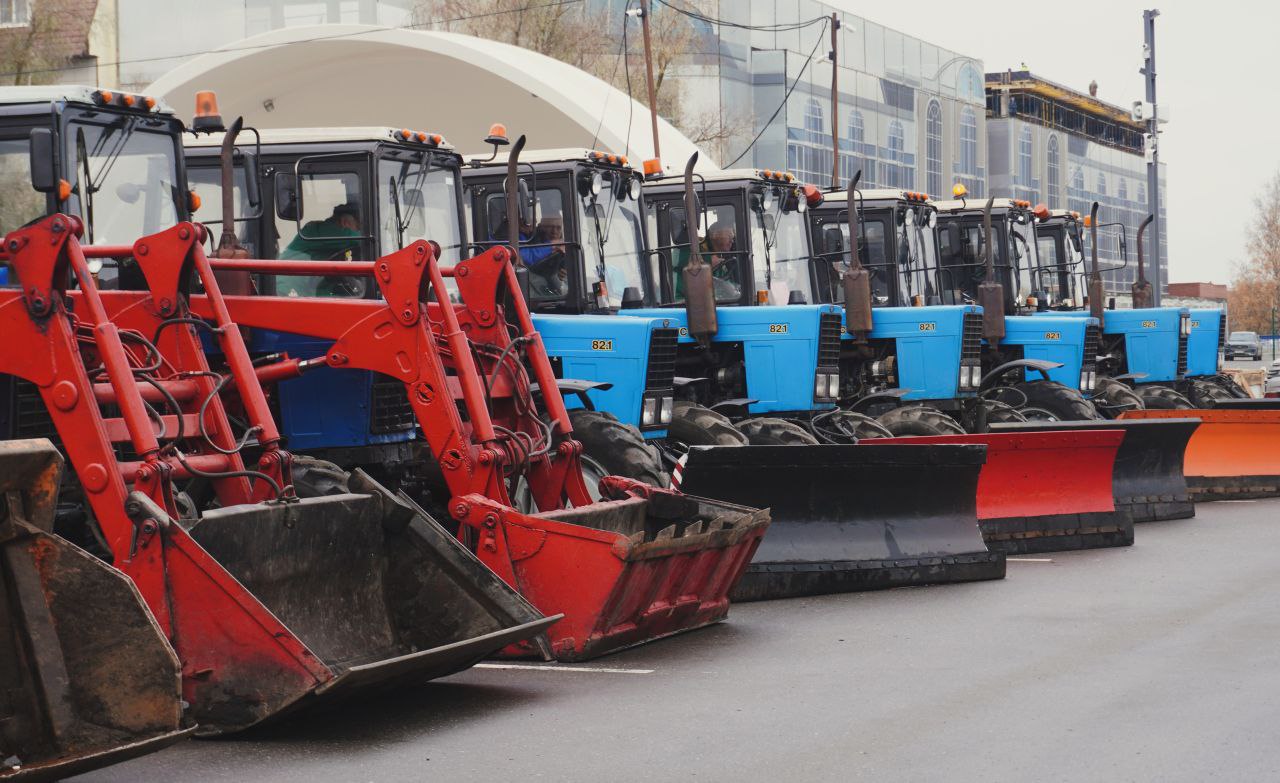 Александр Розбаум: Уважаемые Новгородцы!. Сегодня проверил готовность техники «Городского хозяйства», МАУ «Парки Великого Новгорода» и подрядной организации «Солид» к зиме В этом году, благодаря нашему Губернатору Александру... Александр Розбаум: Уважаемые Новгородцы!. Сегодня проверил готовность техники «Городского хозяйства», МАУ «Парки Великого Новгорода» и подрядной организации «Солид» к зиме В этом году, благодаря нашему Губернатору Александру...