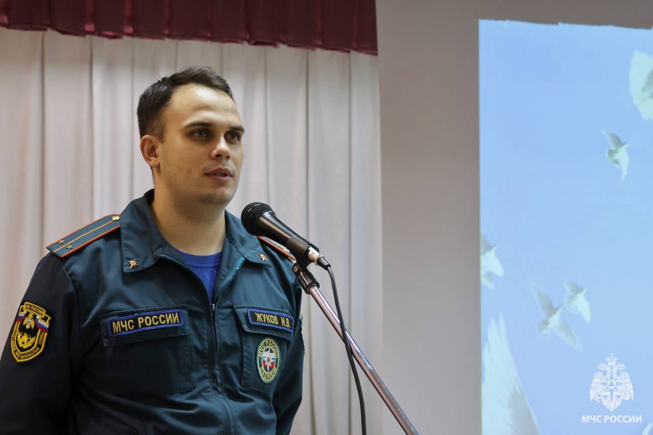 Цена ошибки на дороге. Сегодня спасатели МЧС России выезжали на ликвидацию последствий ДТП, произошедшего на улице Большая Санкт-Петербургская Цена ошибки на дороге. Сегодня спасатели МЧС России выезжали на ликвидацию последствий ДТП, произошедшего на улице Большая Санкт-Петербургская