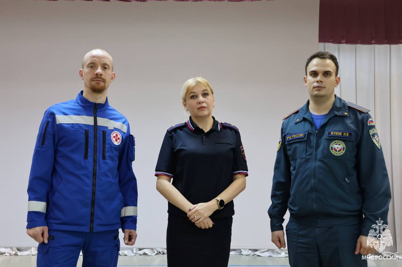 Цена ошибки на дороге. Сегодня спасатели МЧС России выезжали на ликвидацию последствий ДТП, произошедшего на улице Большая Санкт-Петербургская Цена ошибки на дороге. Сегодня спасатели МЧС России выезжали на ликвидацию последствий ДТП, произошедшего на улице Большая Санкт-Петербургская