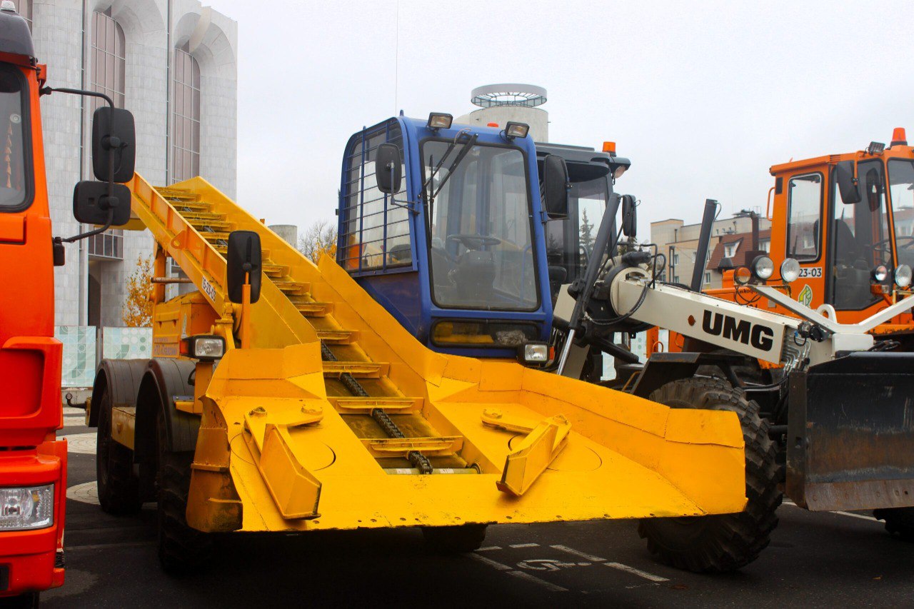 В Великий Новгород поступила дополнительная спецтехника для зимней уборки В Великий Новгород поступила дополнительная спецтехника для зимней уборки