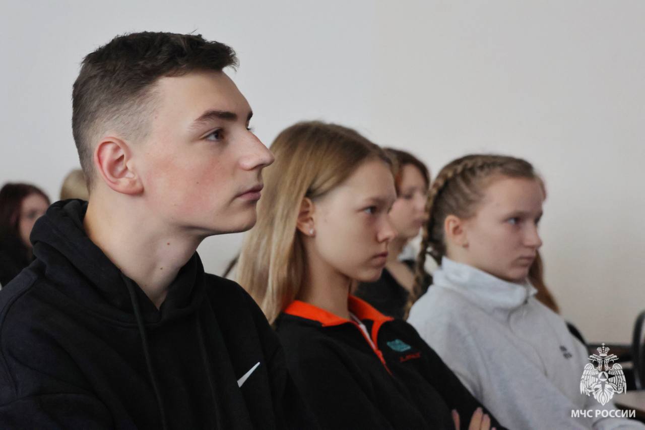 Цена ошибки на дороге. Сегодня спасатели МЧС России выезжали на ликвидацию последствий ДТП, произошедшего на улице Большая Санкт-Петербургская Цена ошибки на дороге. Сегодня спасатели МЧС России выезжали на ликвидацию последствий ДТП, произошедшего на улице Большая Санкт-Петербургская