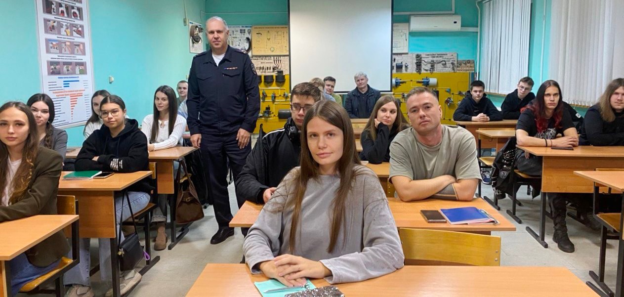 На территории Новгородской области при дорожно-транспортных происшествиях в 73-х случаях водители и пассажиры транспортных средств не использовали пассивные средствазащиты, предназначенные для снижения риска получения травм...