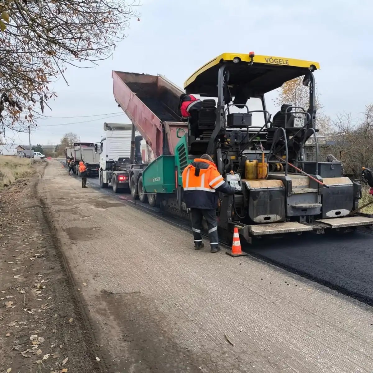 В Валдайском и Окуловском округах ведут ремонт двух региональных автодорог – Пестово – Загорье и А-122 – деревня Шуркино